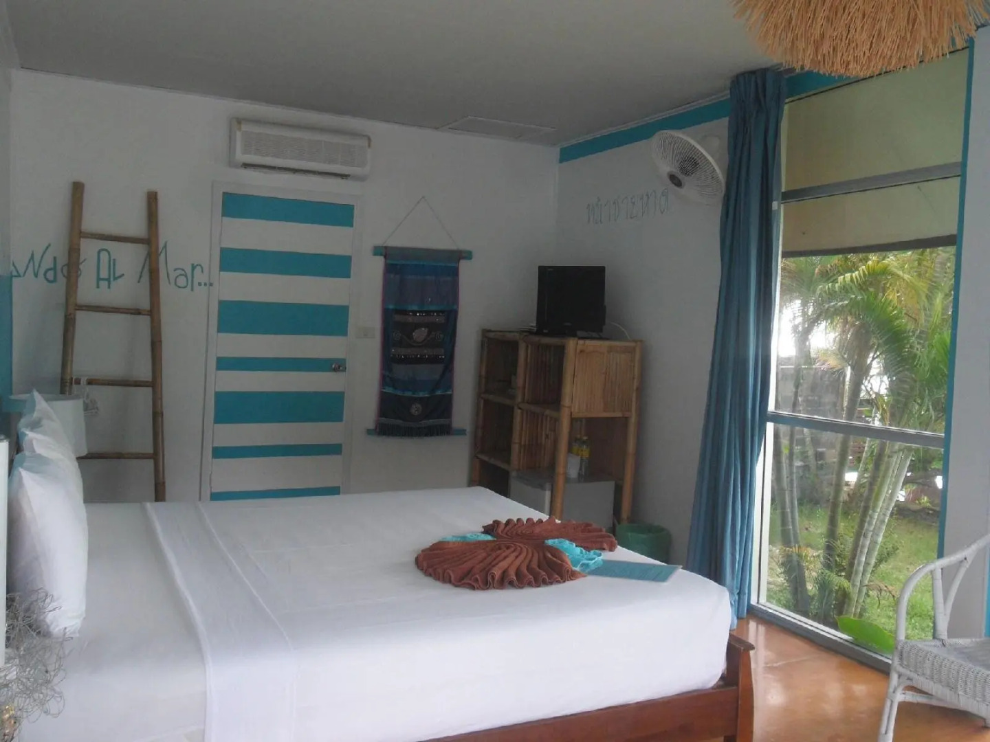 Blu' Beach Bungalows