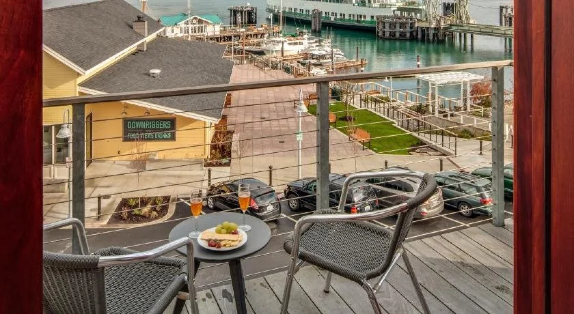 Island Inn at 123 West