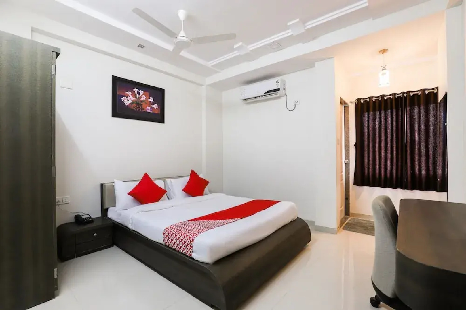 OYO 49837 Hotel Narayan Executive