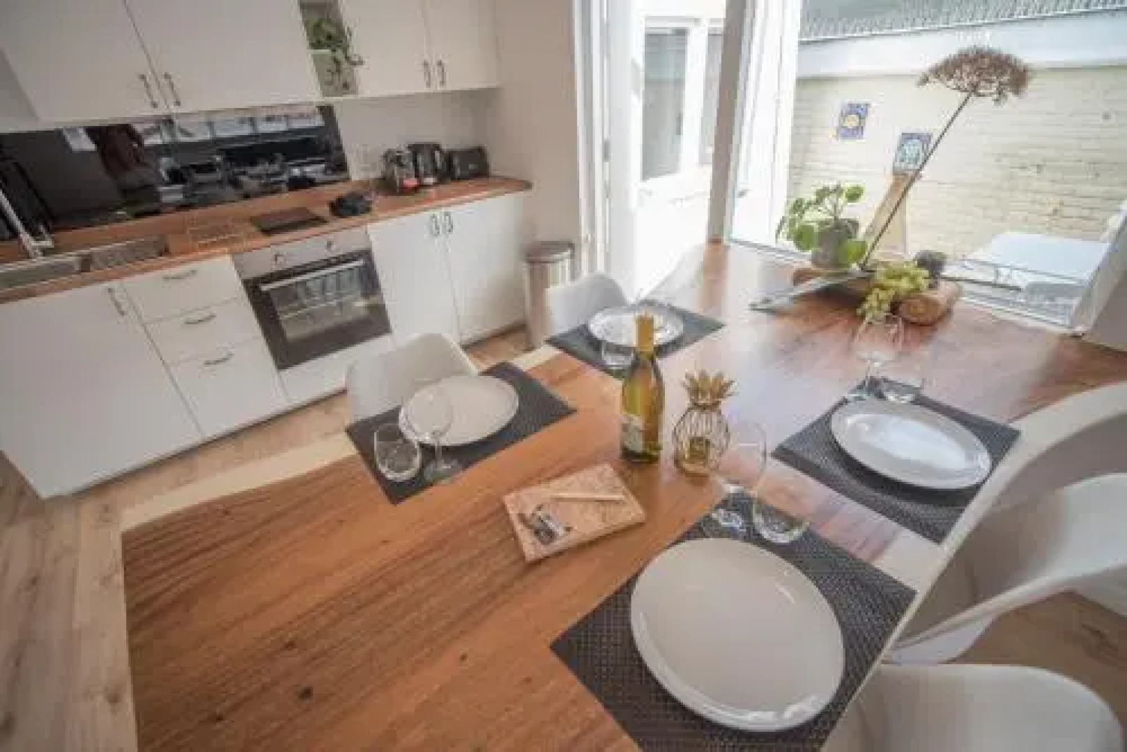 Timeless City Residence