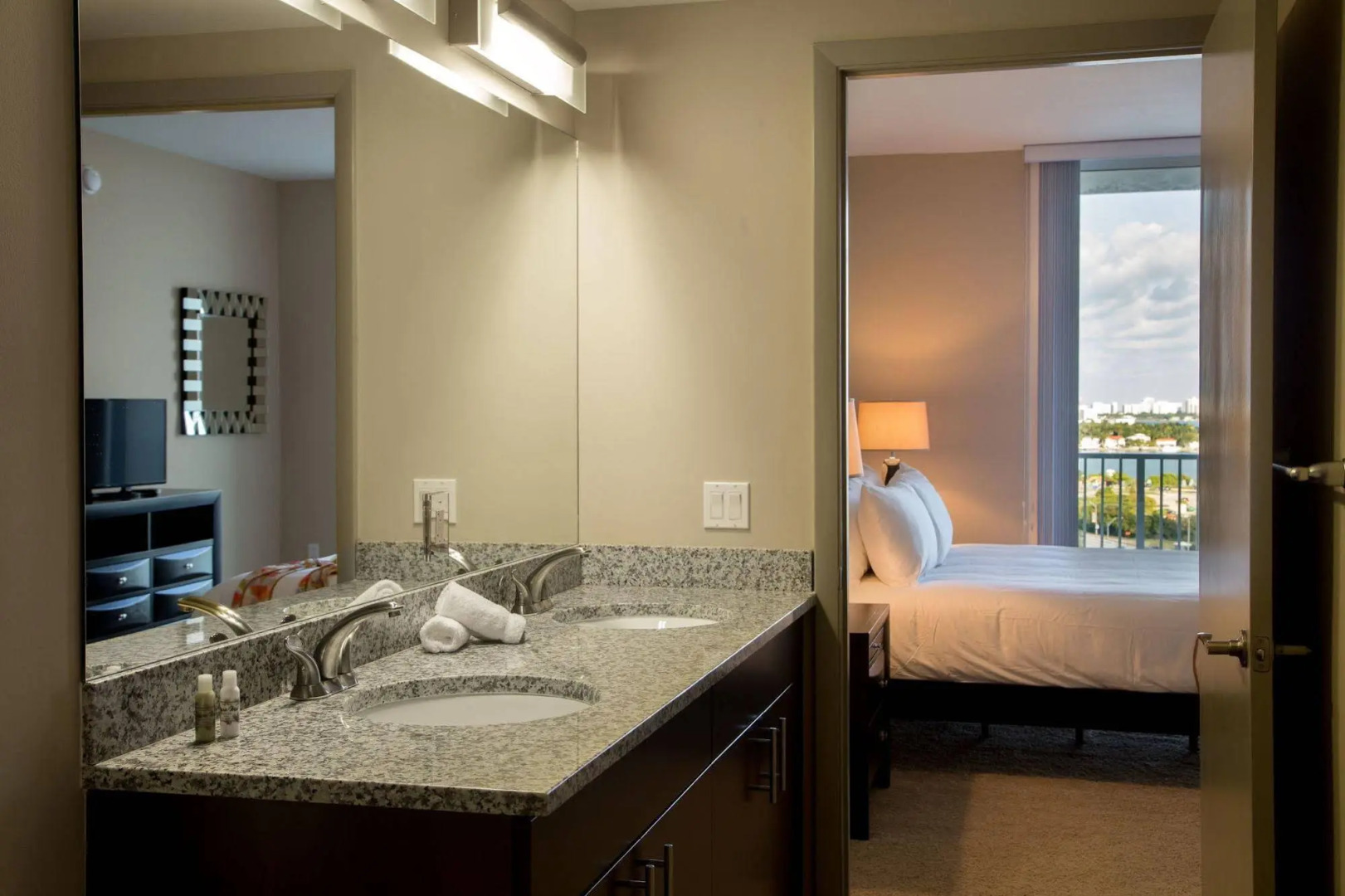 Mare Azur Miami Luxury Apartments by Grand Bay