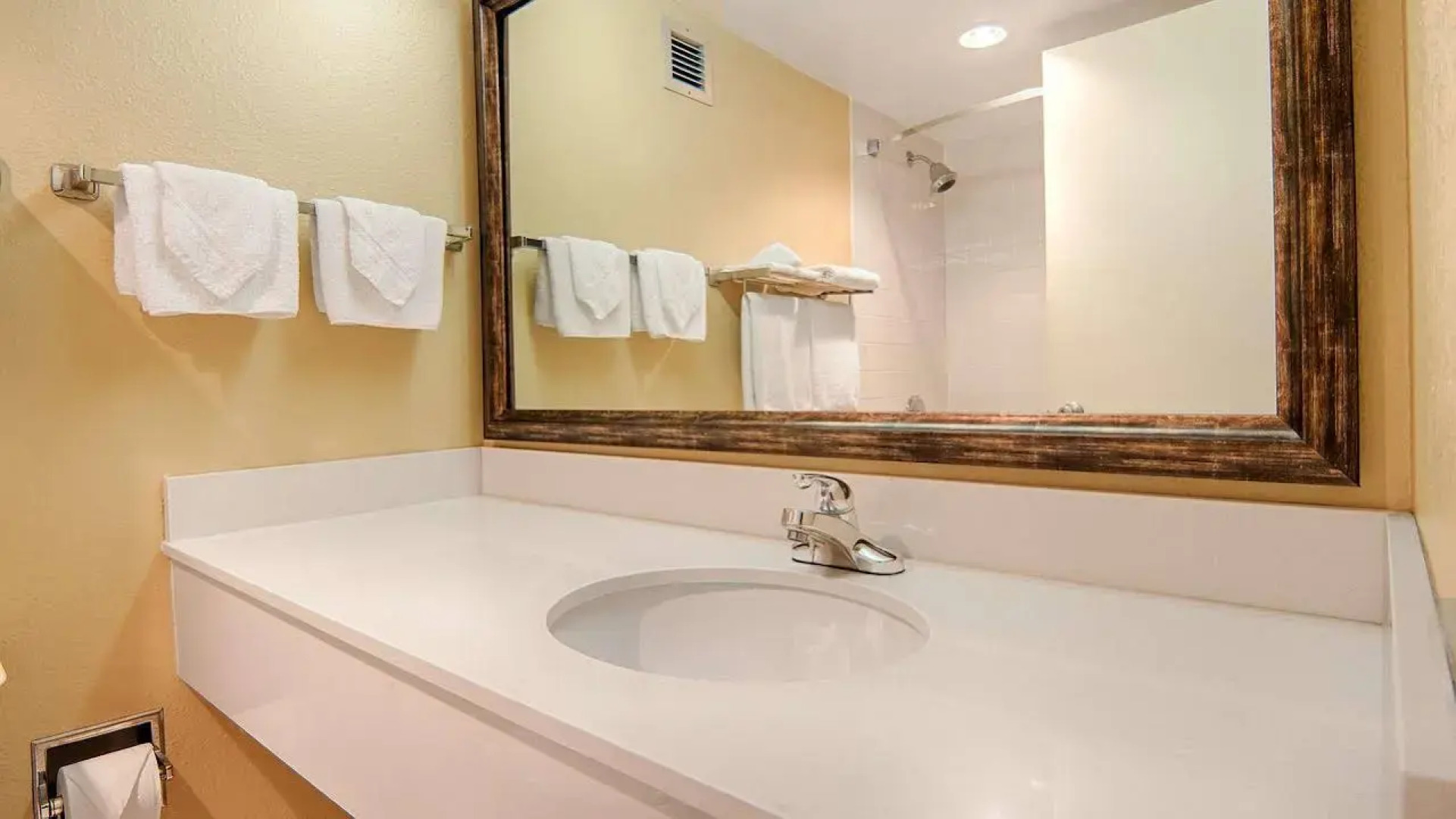 Norwood Inn & Suites