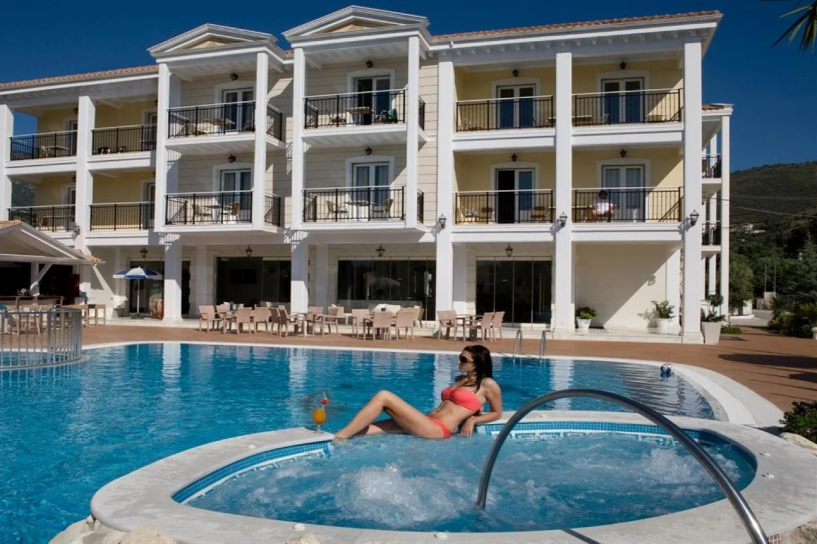 Royal Nidri Hotel & Apartments