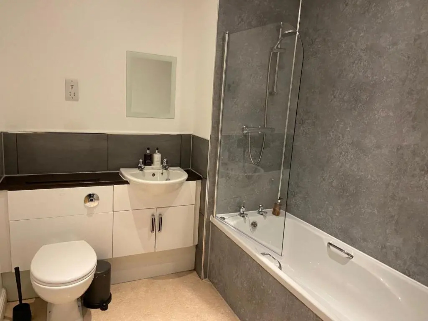 The Duplex Nairn- Spacious 3 Bedroom with sunny balcony