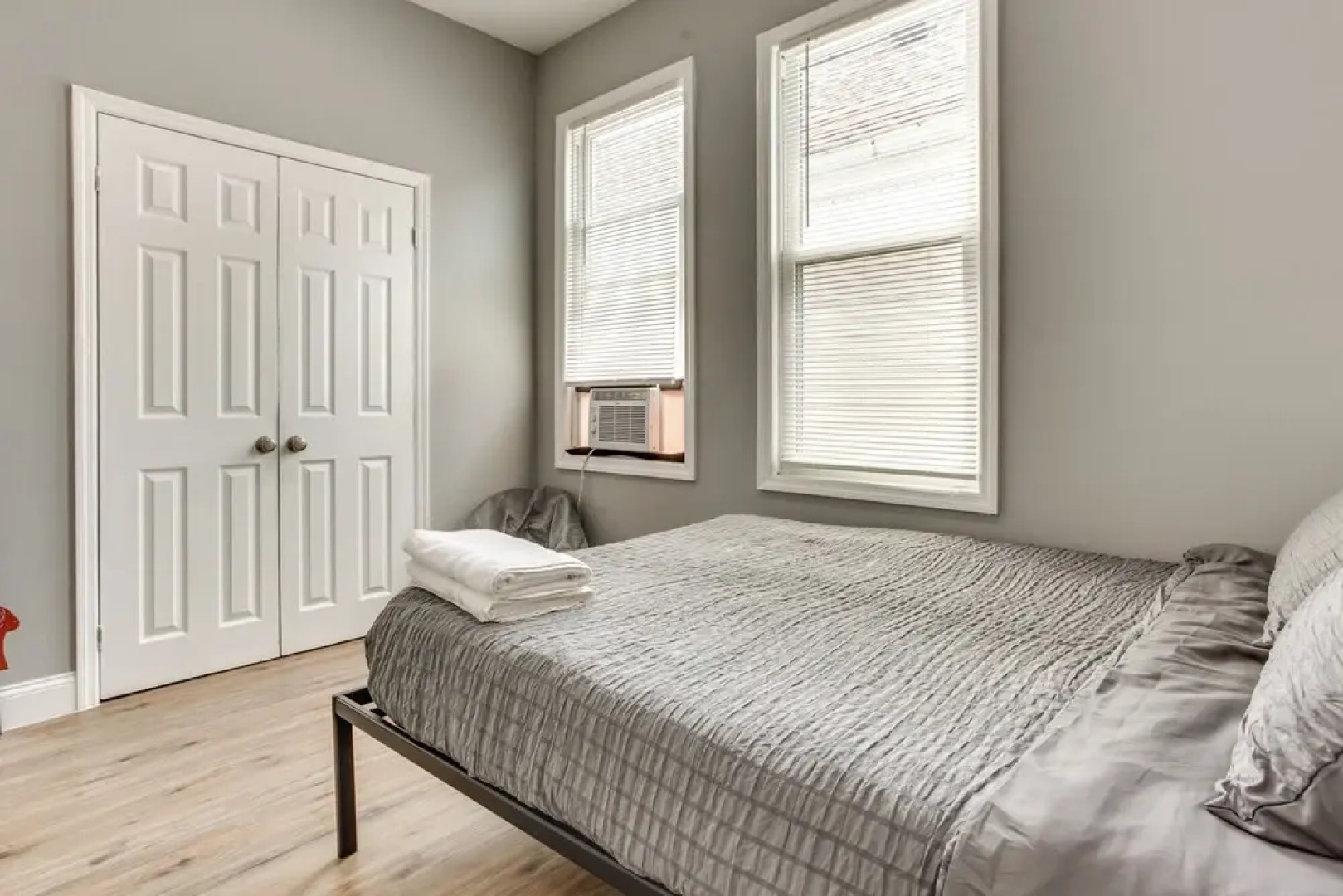 Convenient Elizabeth Apartment w/ Private Balcony!