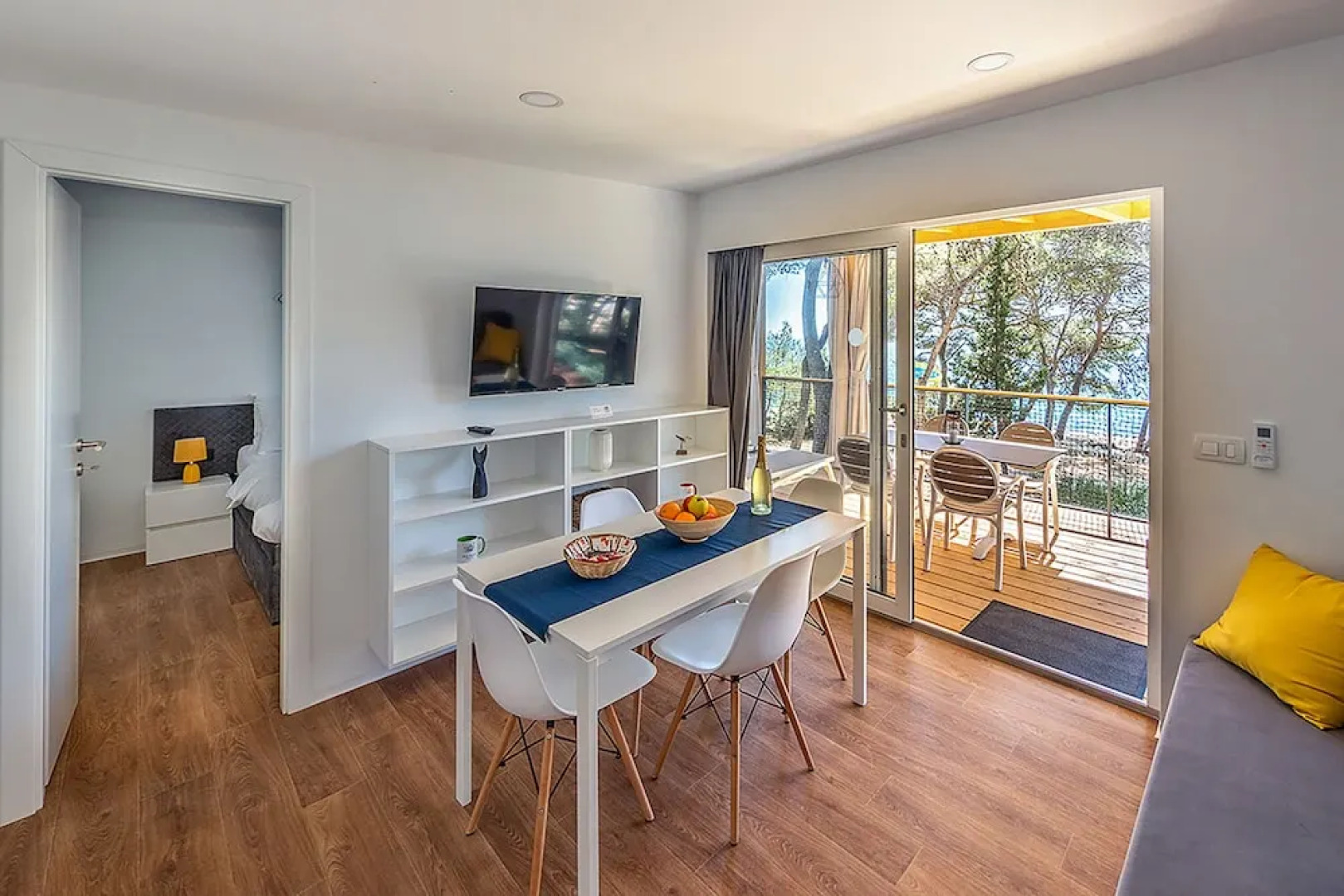 Pine Beach Pakostane Glamping Homes - All Inclusive light