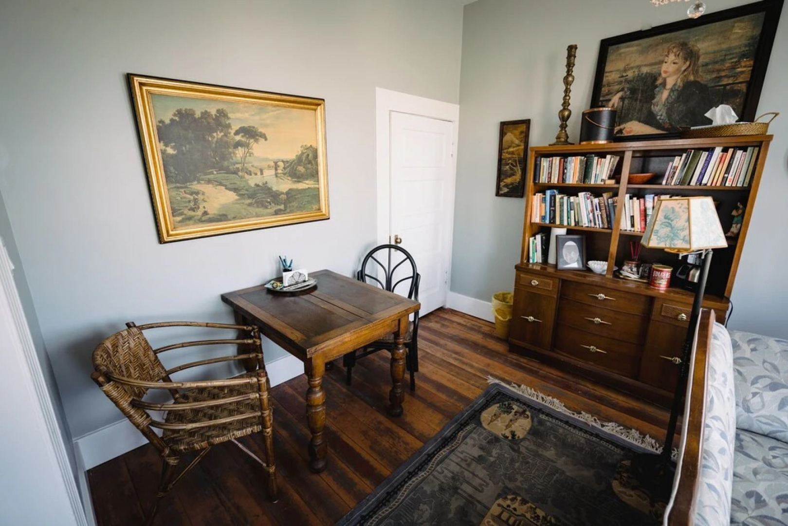 The Gilded Drifter Inn