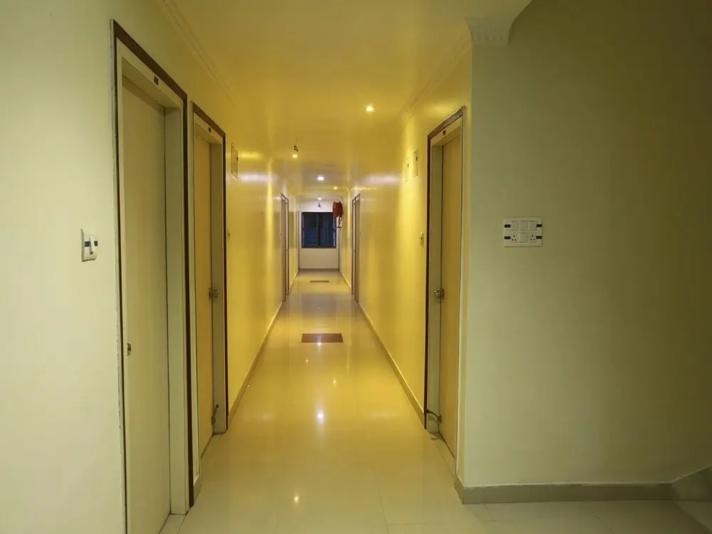 OYO 10565 Hotel Mira International