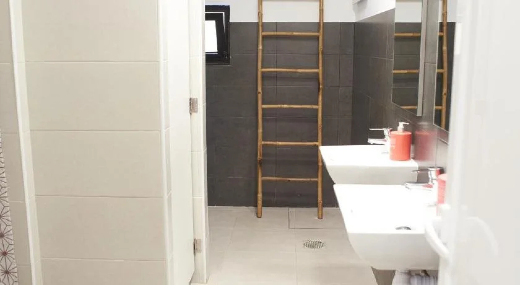 Cascais Cool Hostel Suites & Pool