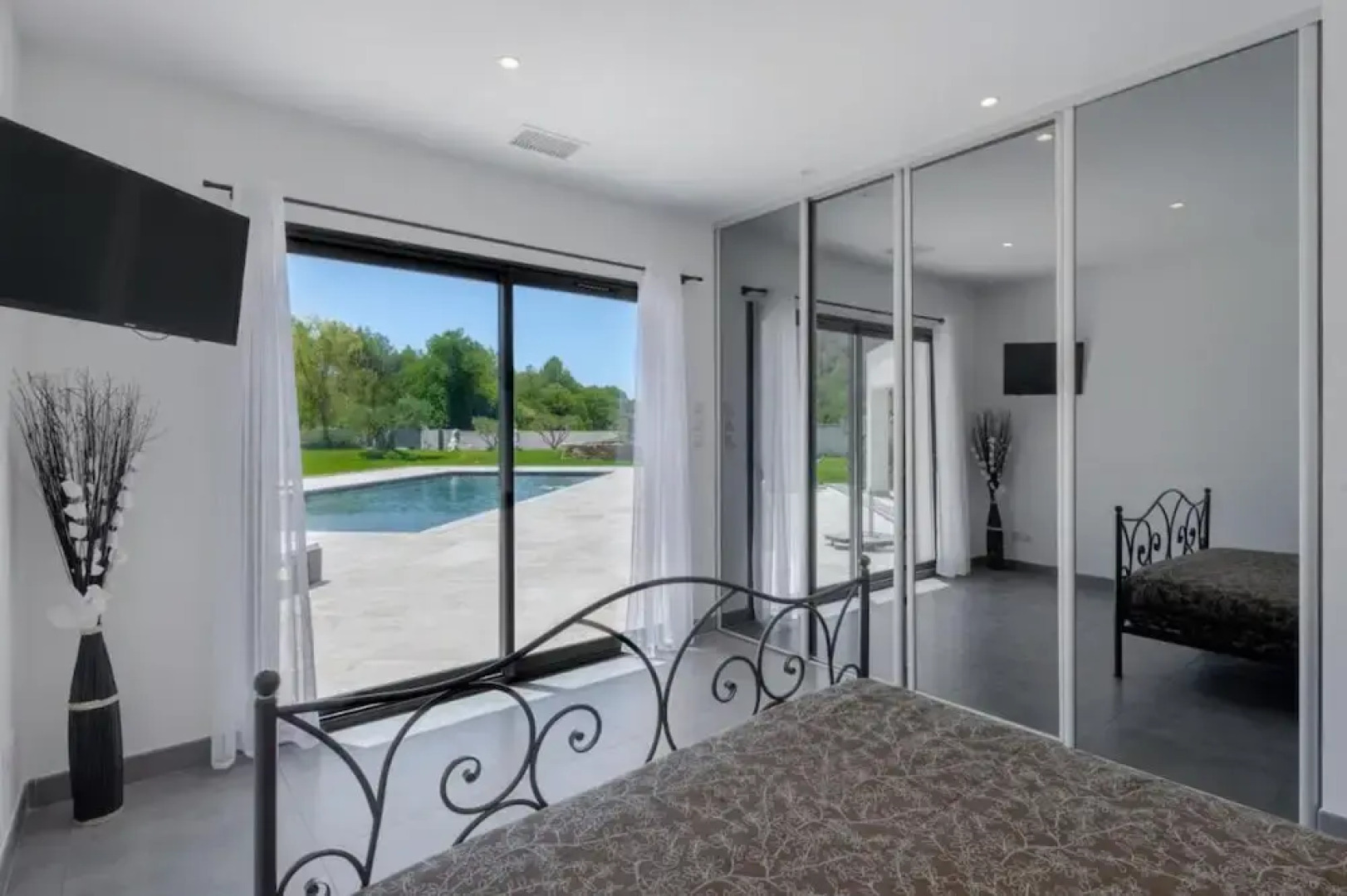 Villa With Heated Swimming Pool spa gym and Cinema