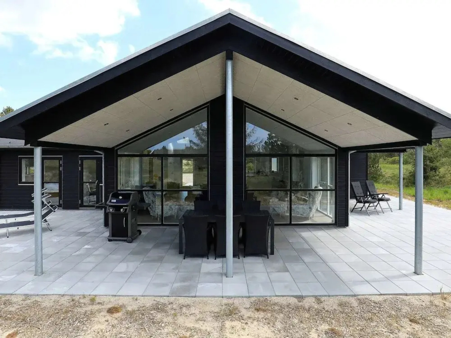 Spacious Holiday Home in Humble With Beach Nearby