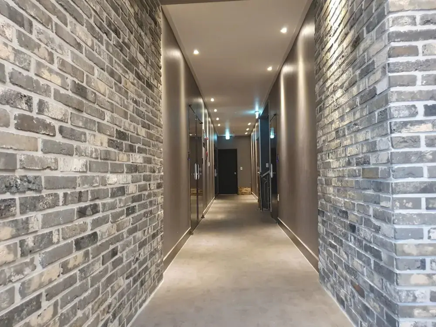 Vallas Hotel & Guest house