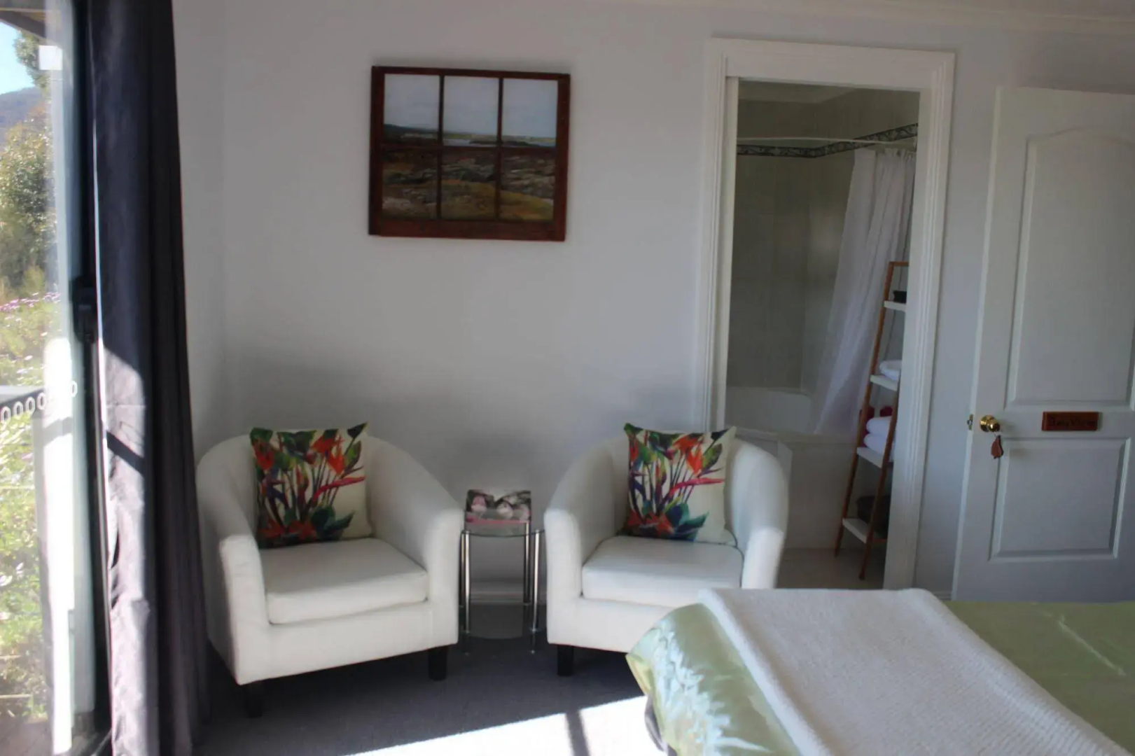 Storm Bay Guest House & Cottage