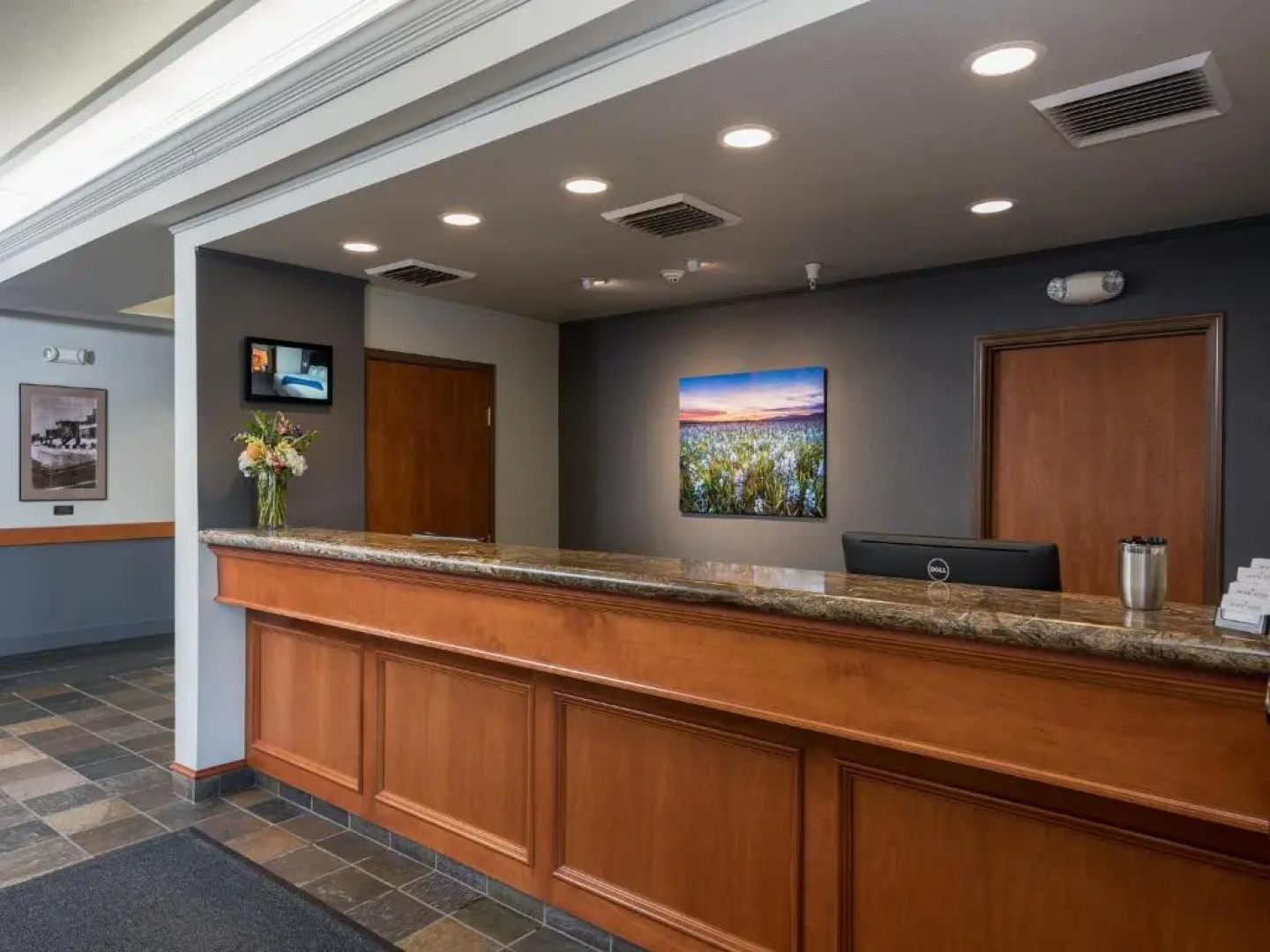 Wood River Inn & Suites