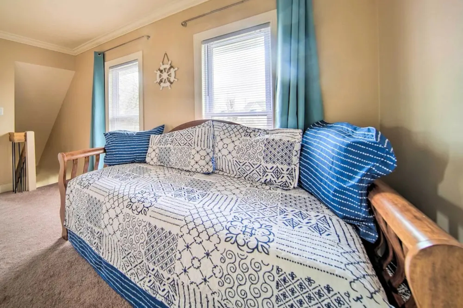 1 Block to Bridge Street: Lake Erie Vacation Home!