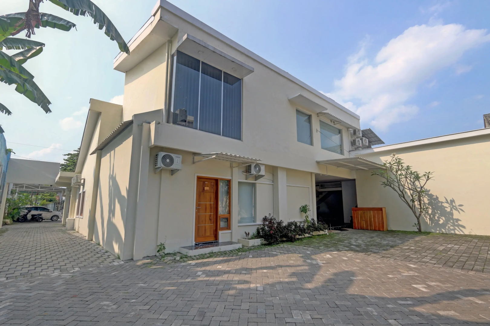 OYO 90410 Griya Amanah Jajar Syariah