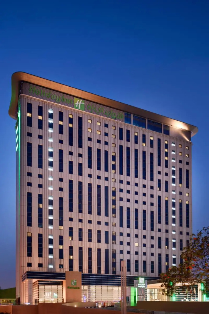 Отель Holiday Inn & Suites Dubai Festival City an IHG