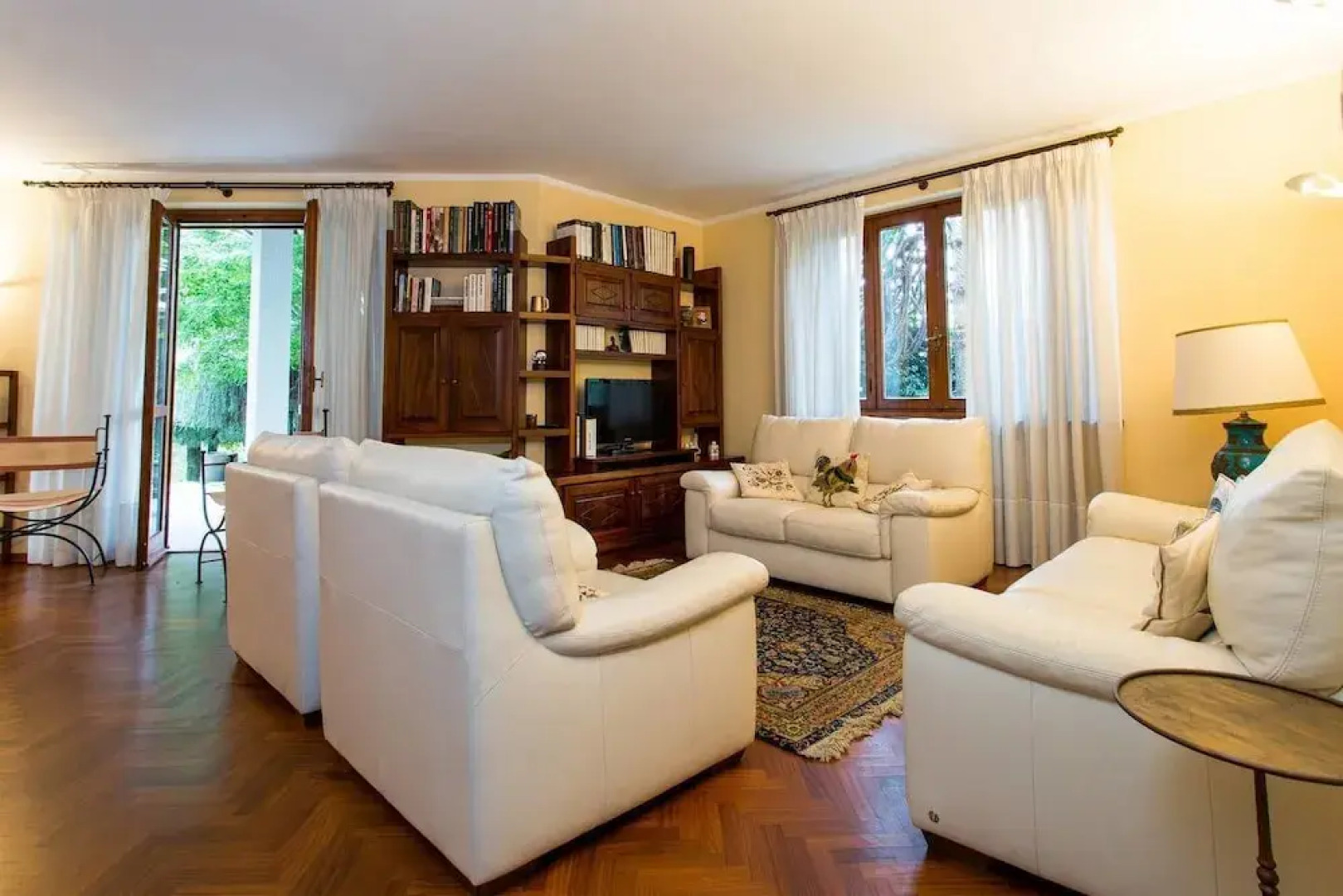 Lake Maggiore Villa With Beach Access, Near Village Centre, Wifi, BBQ