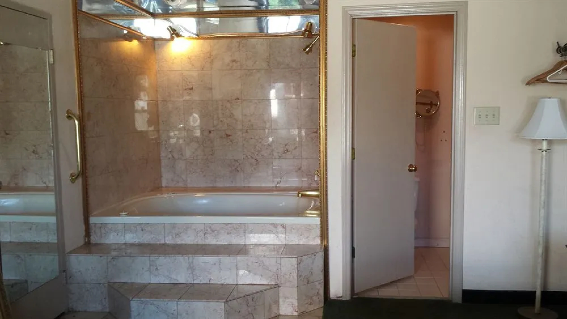 Country Hearth Inn & Suites Hotels