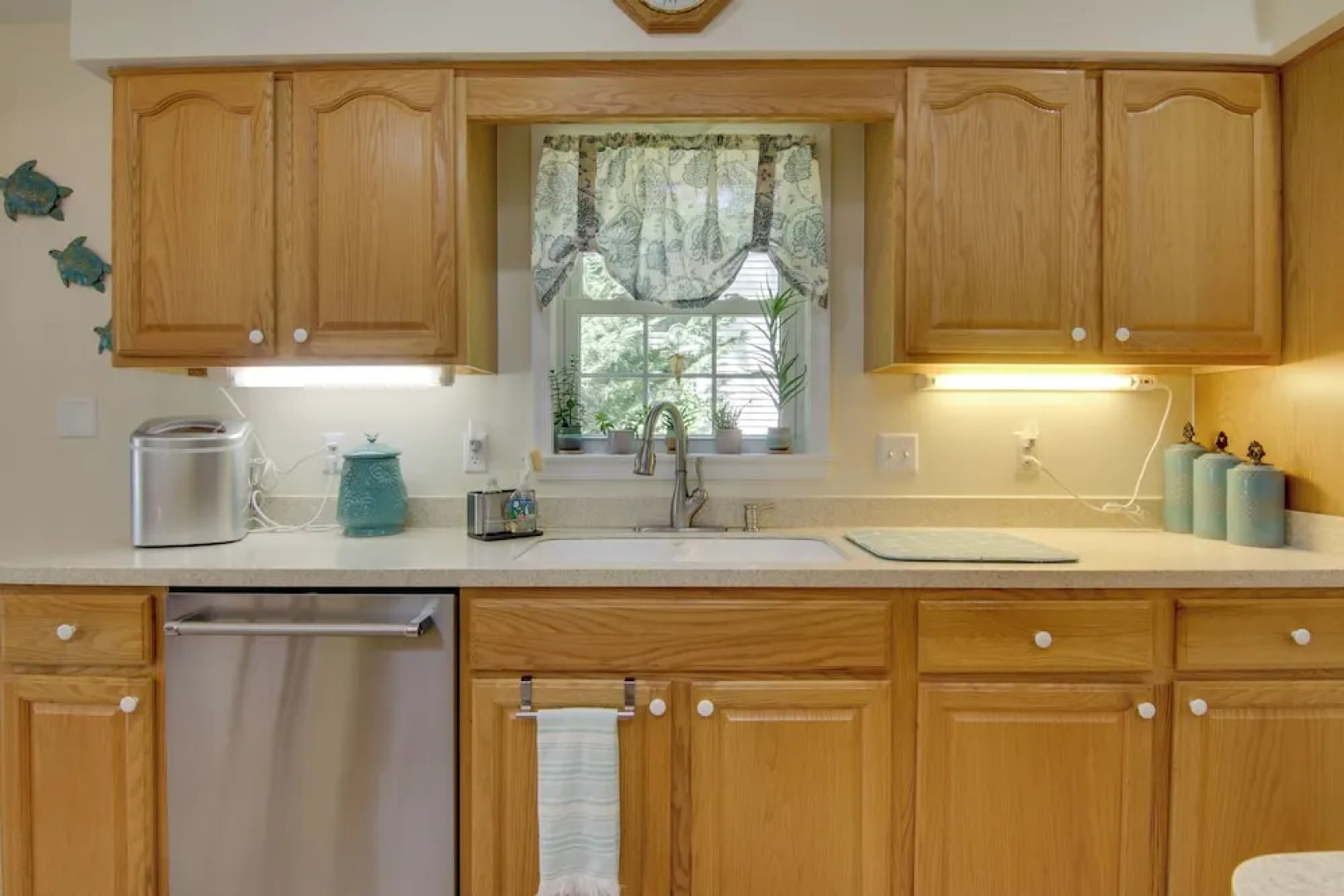 2 Mi to Golf: Retreat w/ Hot Tub in Ocean Pines