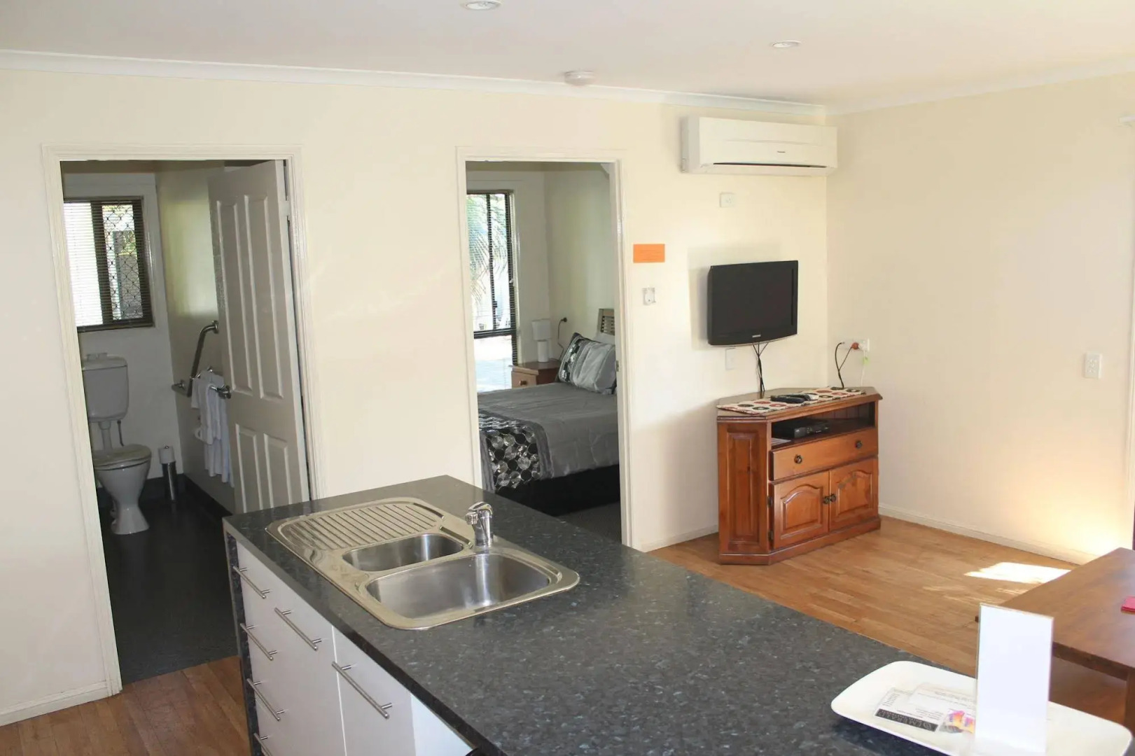 Emerald Motel Apartments