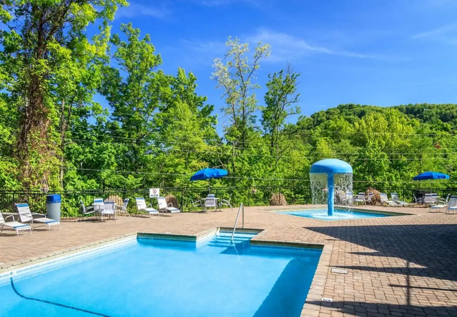 Hello Smokys - Two Bedroom Cabin