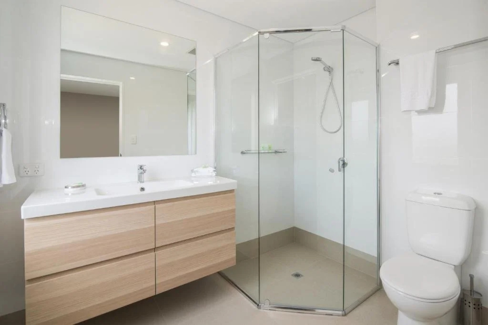 Canal Rocks Beachfront Apartments