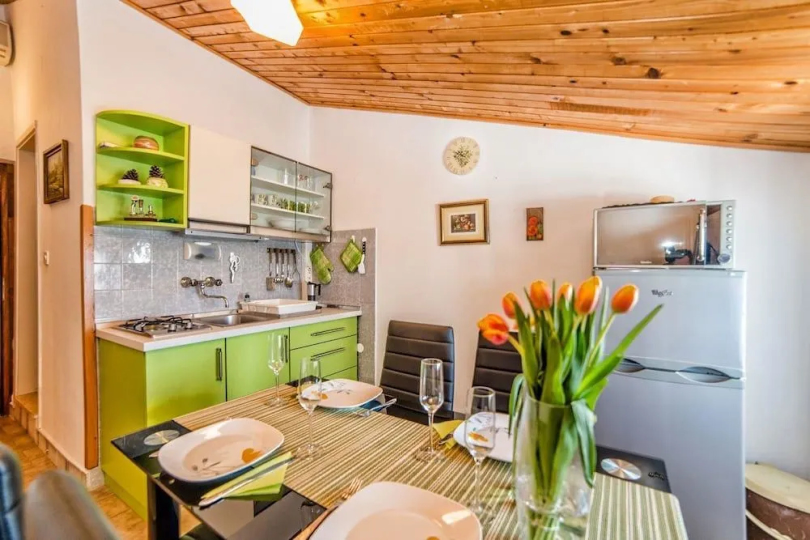 App and Rooms Ana Pomer