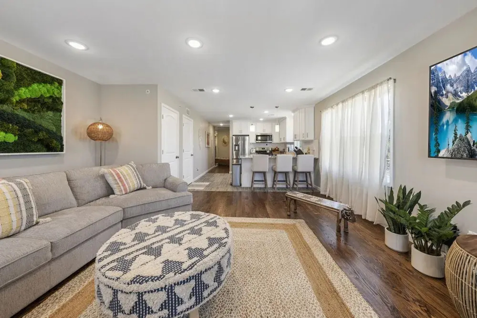 Simon Stays I Grand Oasis