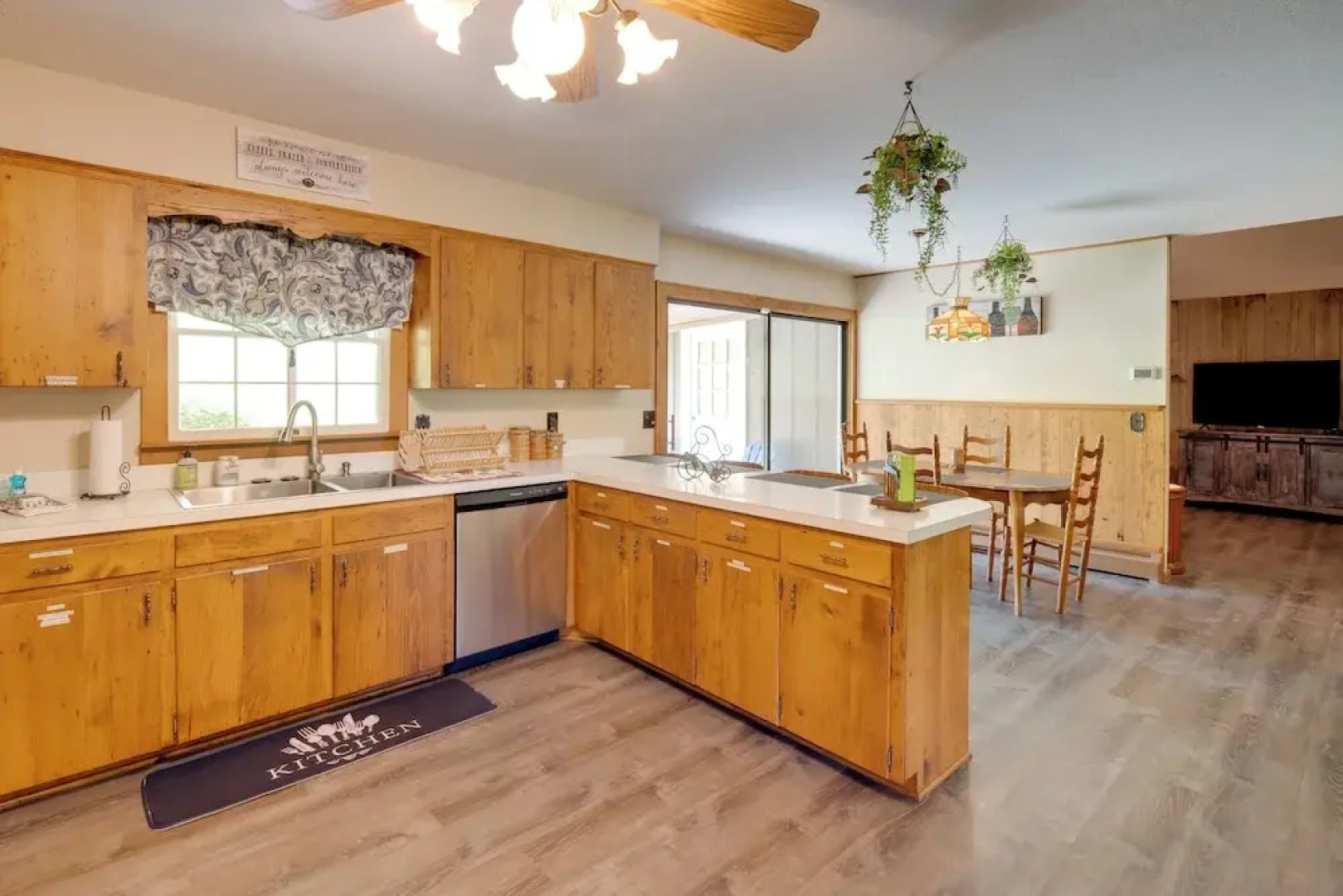 11 Mi to Asheville: Scenic Retreat w/ Game Room