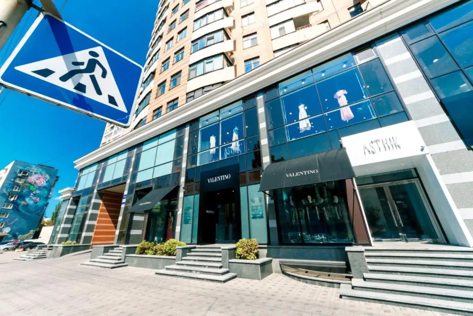 New building near Arena City Lesi Ukrainky 7a