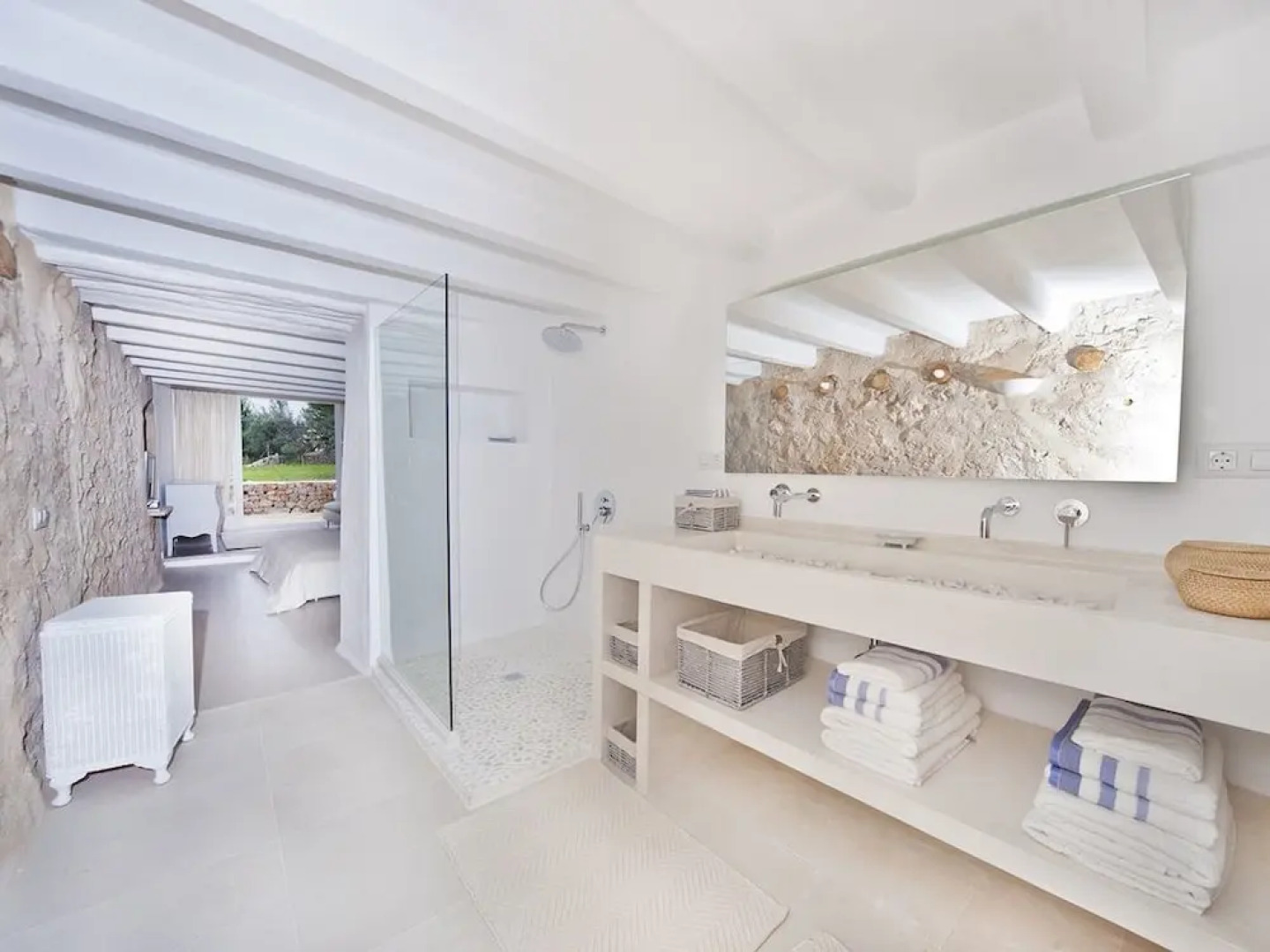 Charming mansion with pool sea view