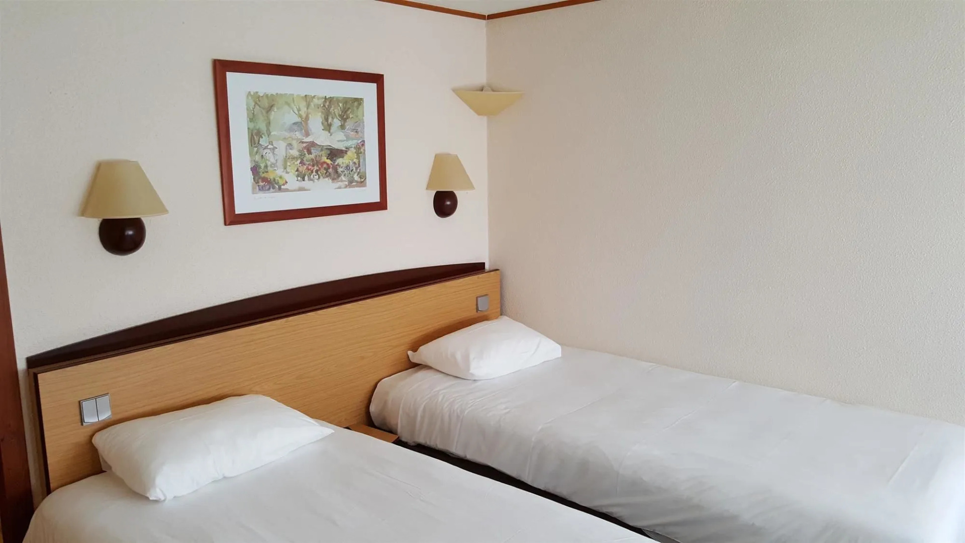 Le 2 by HOTEL AKENA LA FERTE BERNARD