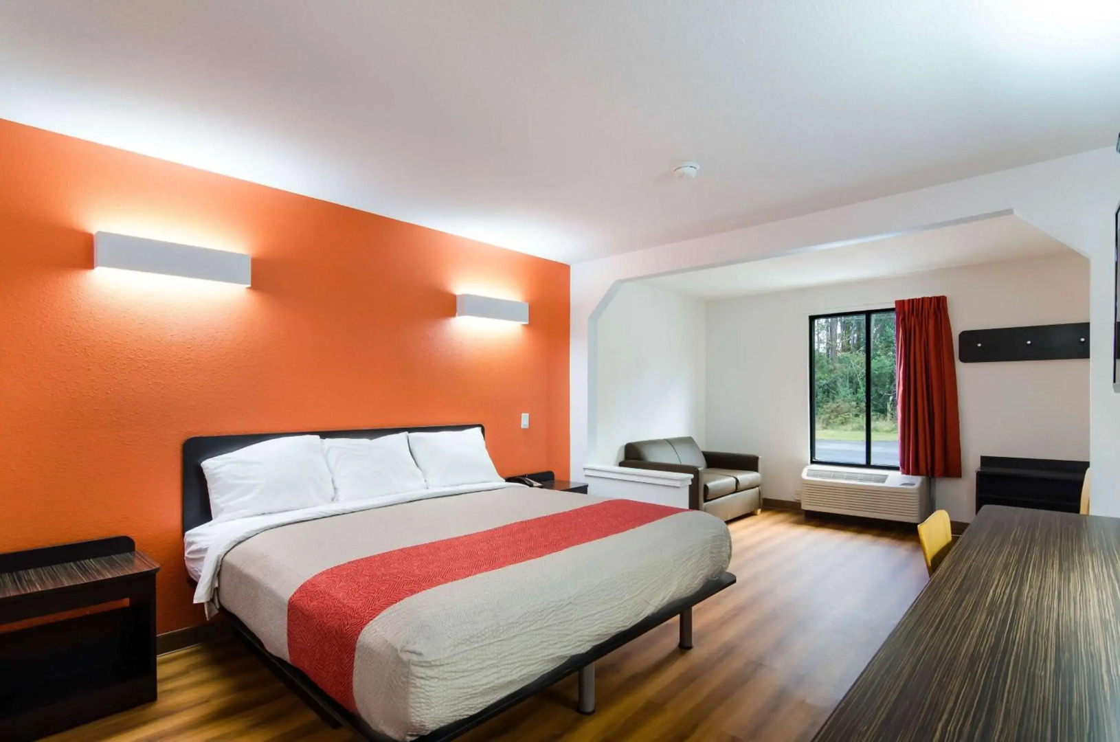 Deluxe Inn & Suites - Moss Point