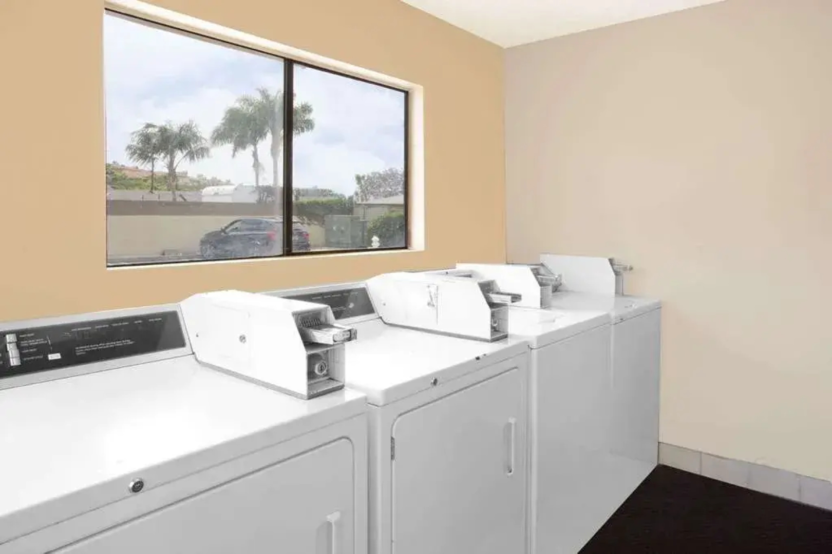 Travelodge Costa Mesa - Newport Beach Hacienda