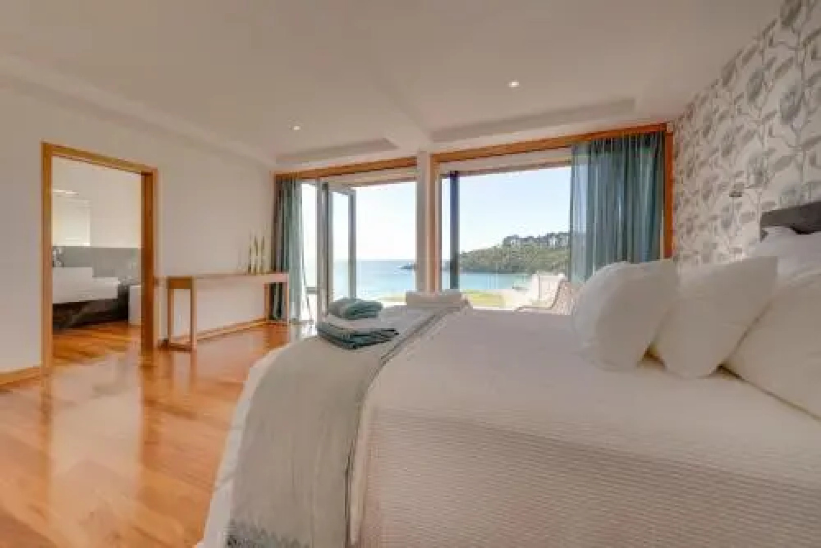 Otaha Beachfront Lodge