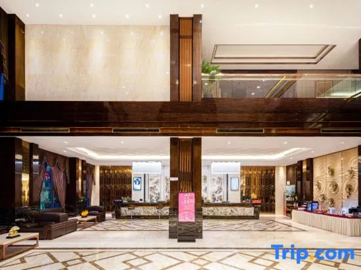 Chengkong Carrey International Hotel (Jingmen Railway Station Jingchu University of Technology)