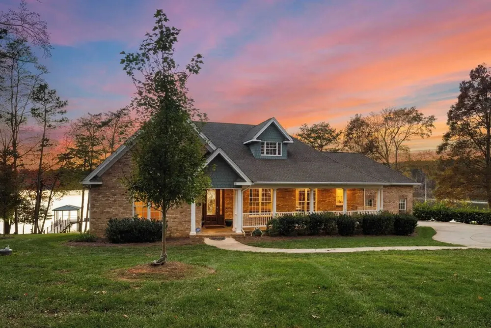 Sunset Pointe by Avantstay Waterfront, Beach, Fire Pit Sleeps 14 5bdr 4BA