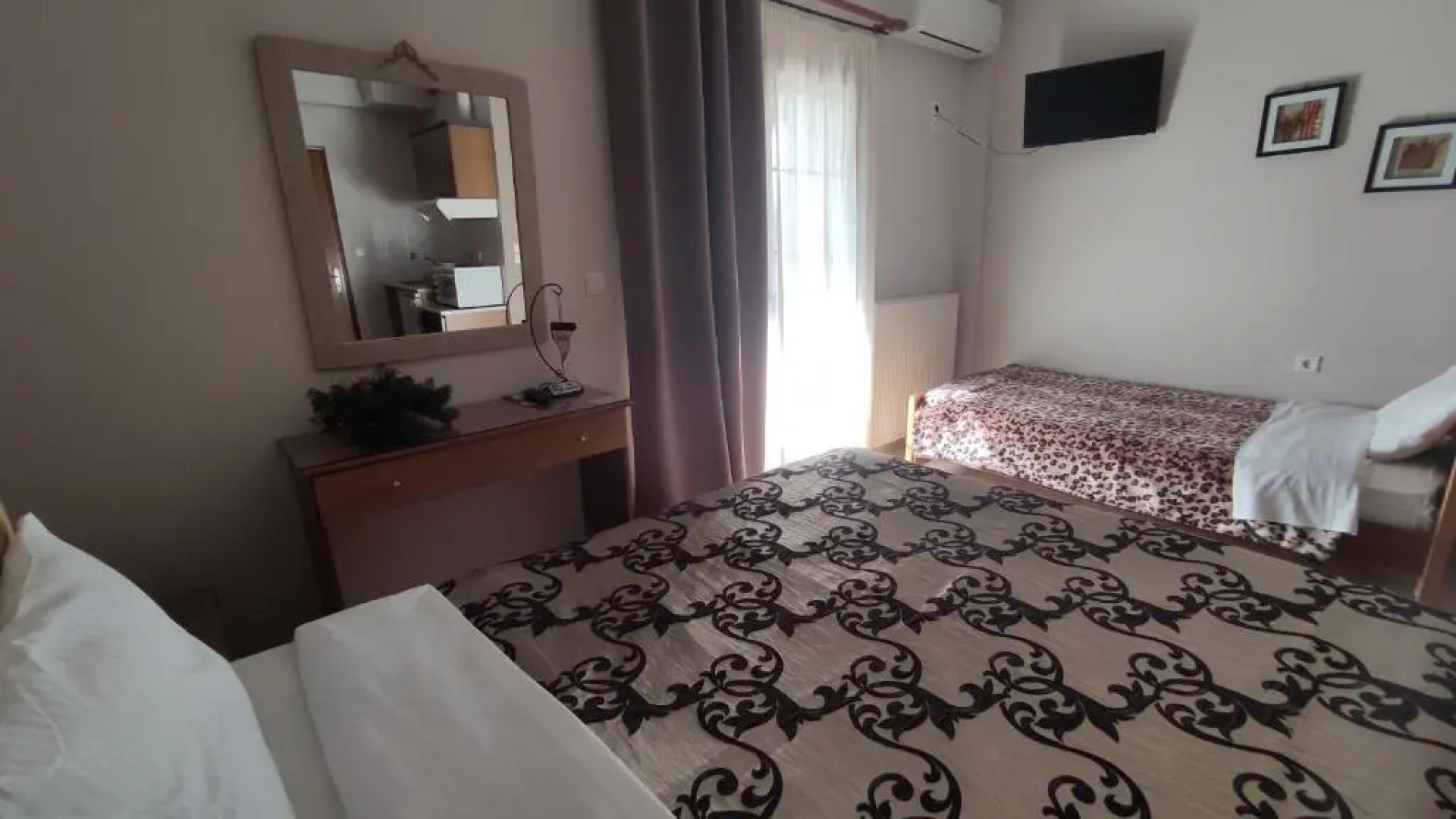 Zisis Garden Studios