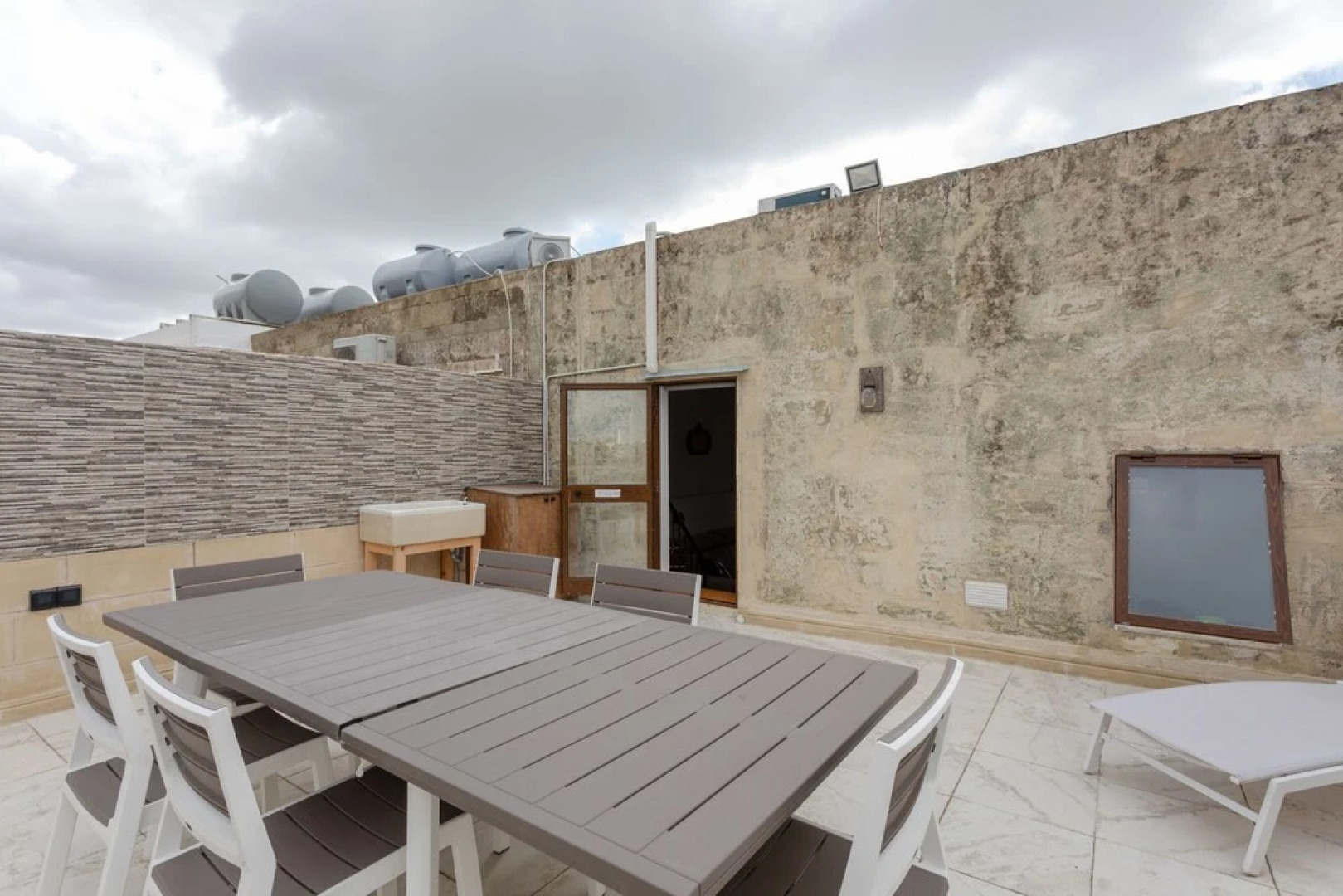 Maleth Inn Guest House