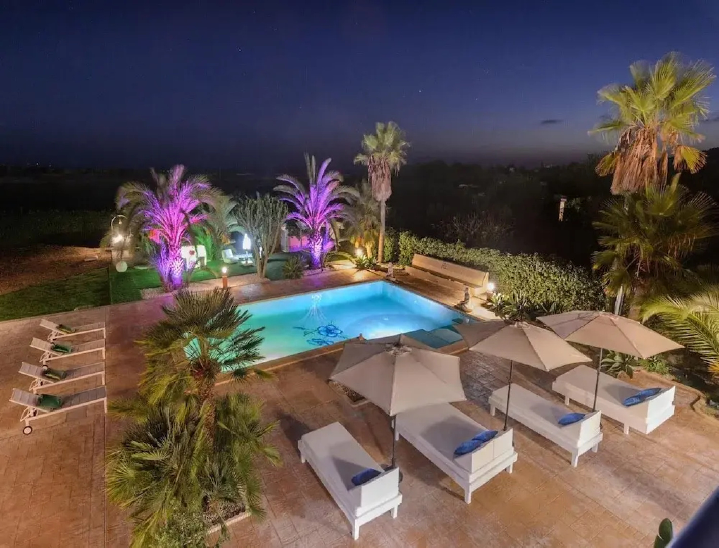 Modern Villa With Pool Near Town