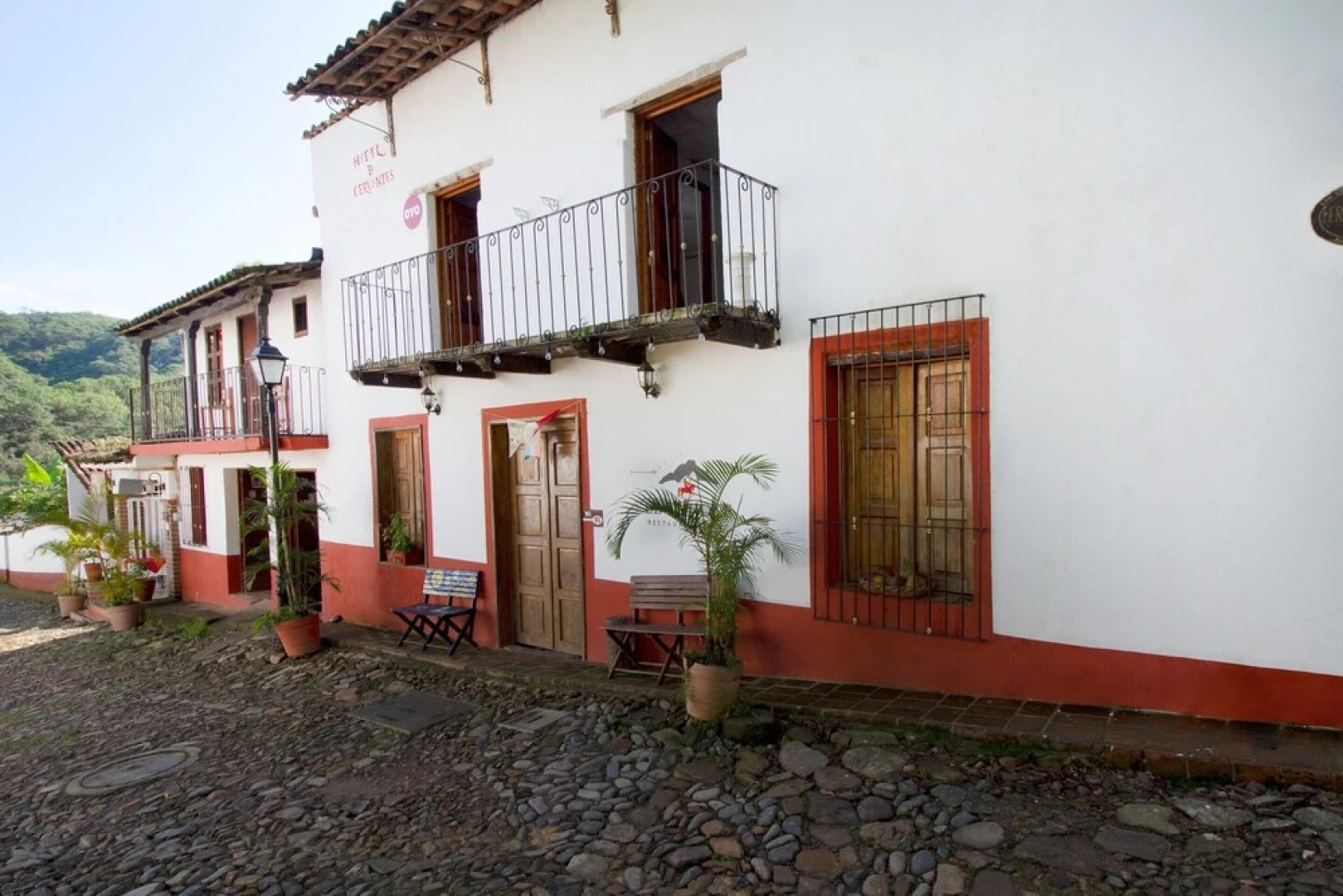 OYO Hotel D' Cervantes