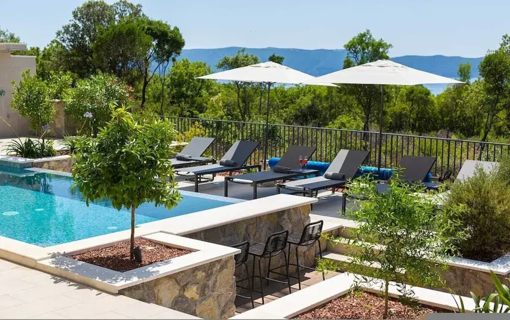 Villa Lady With Heated Pool Jacuzzi and Sauna