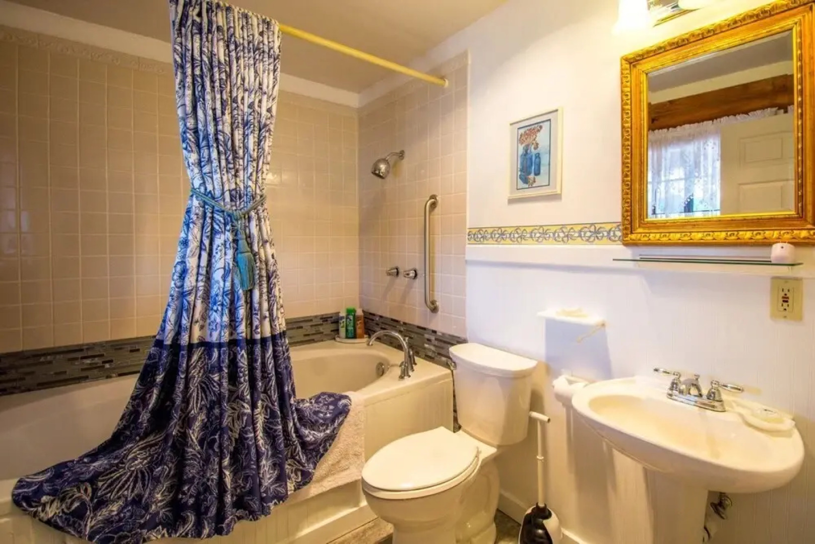 Quarter Horse Inn / Orchid Room