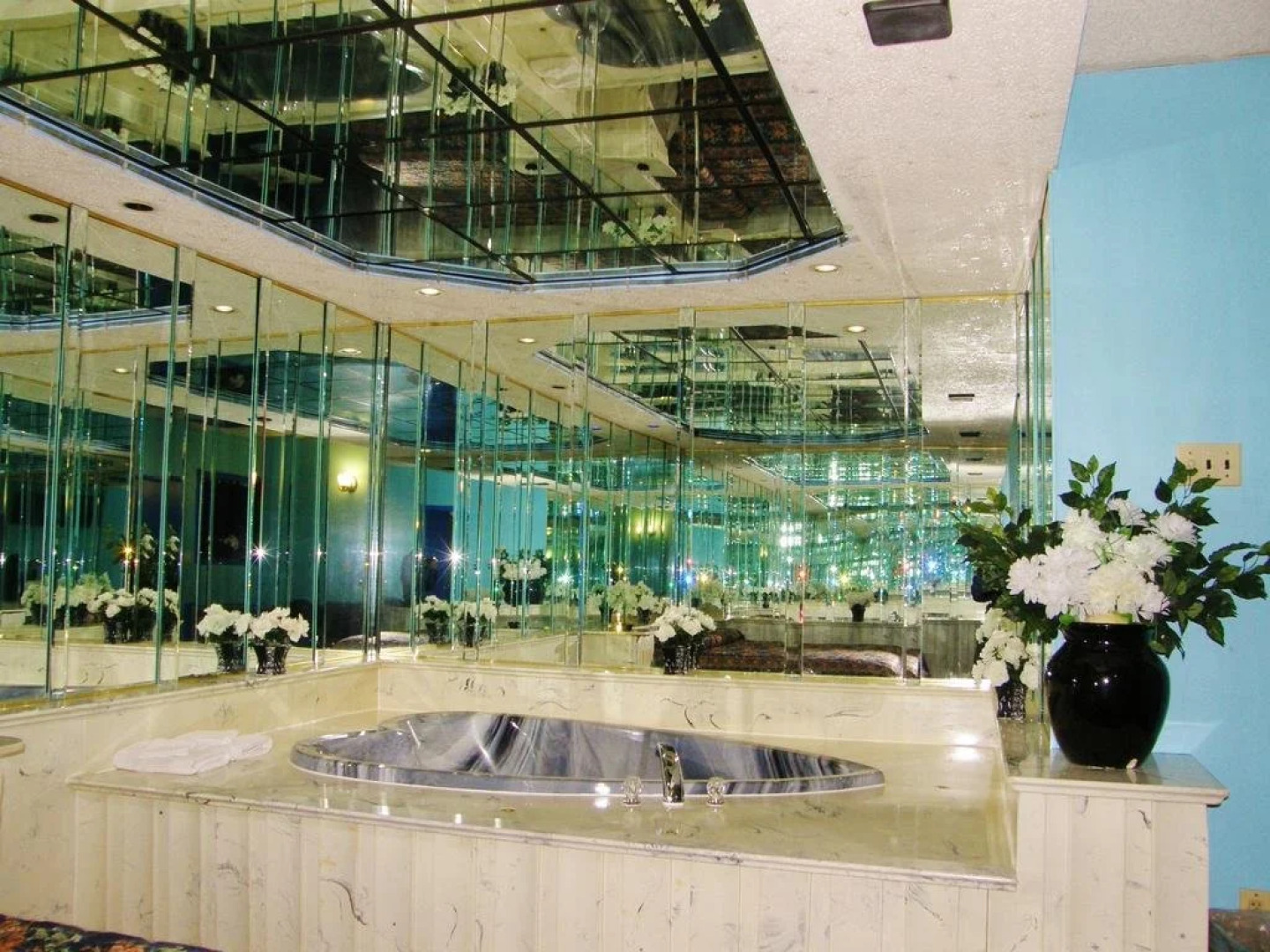 Gallery Holiday Motel