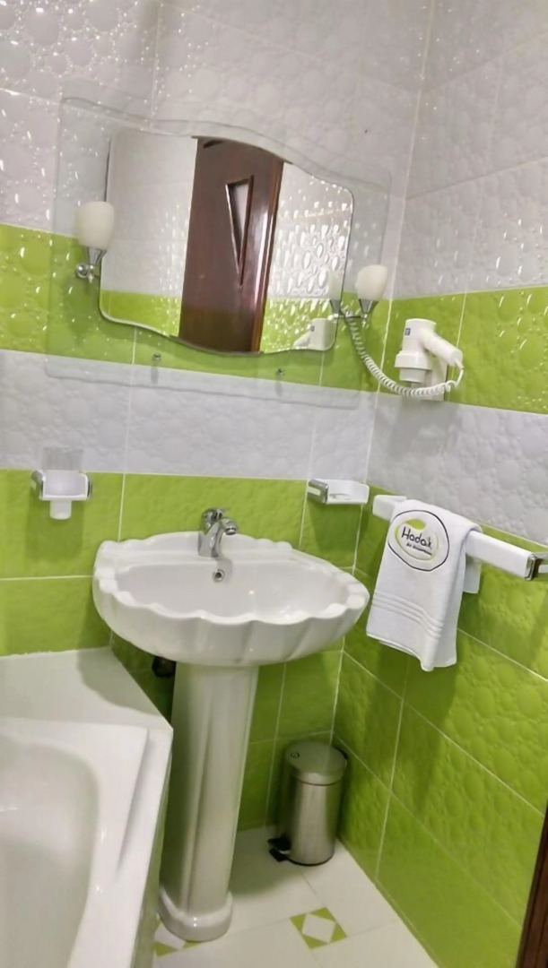 Hotel Hadaik Ain Asserdoune