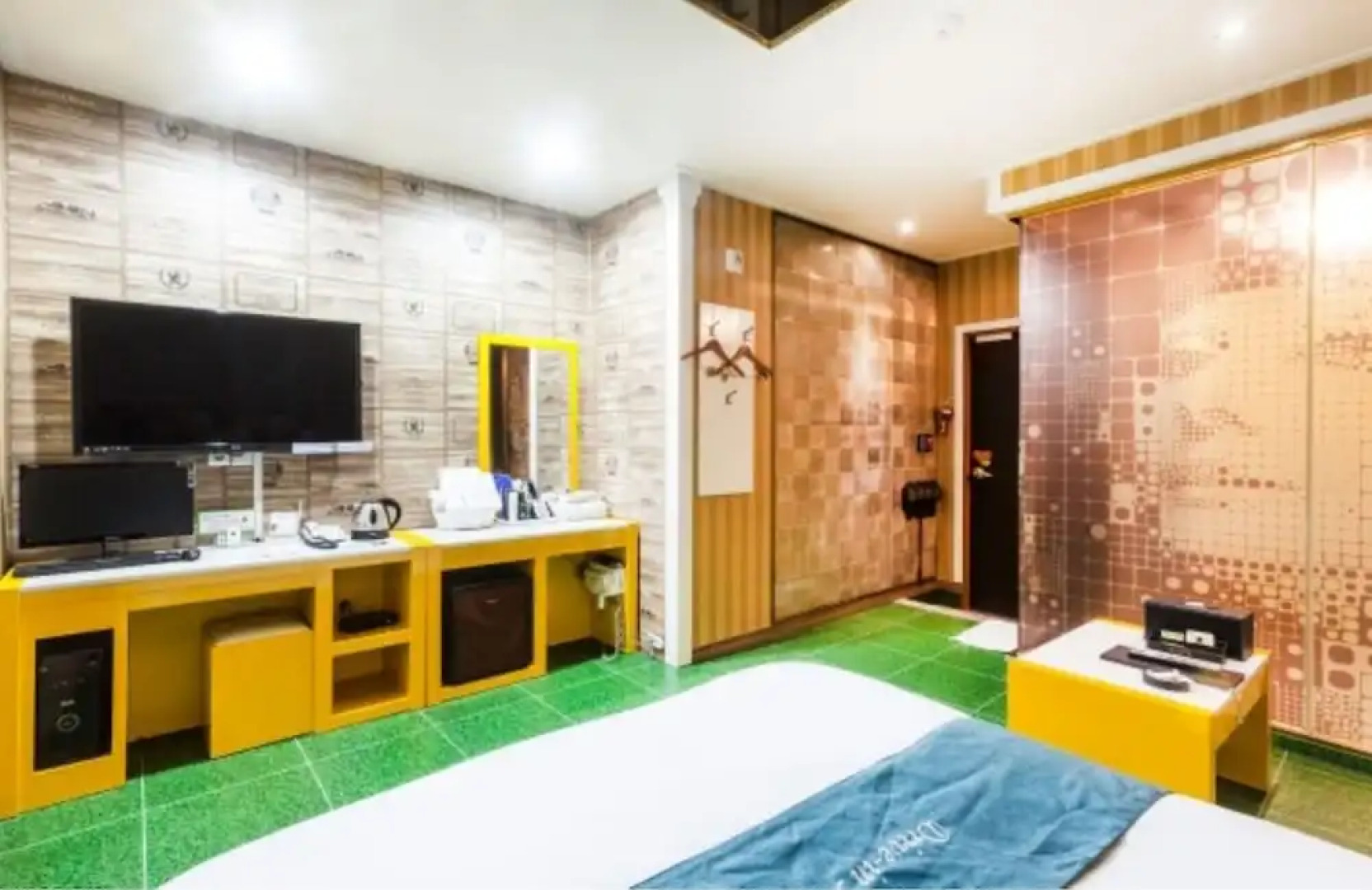 Sky Opening Drive-In Muintel