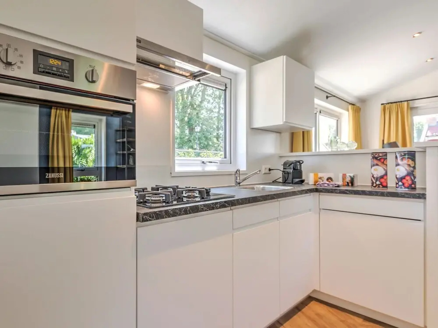 Beautiful Bungalow with Hot Tub in Kaatsheuvel