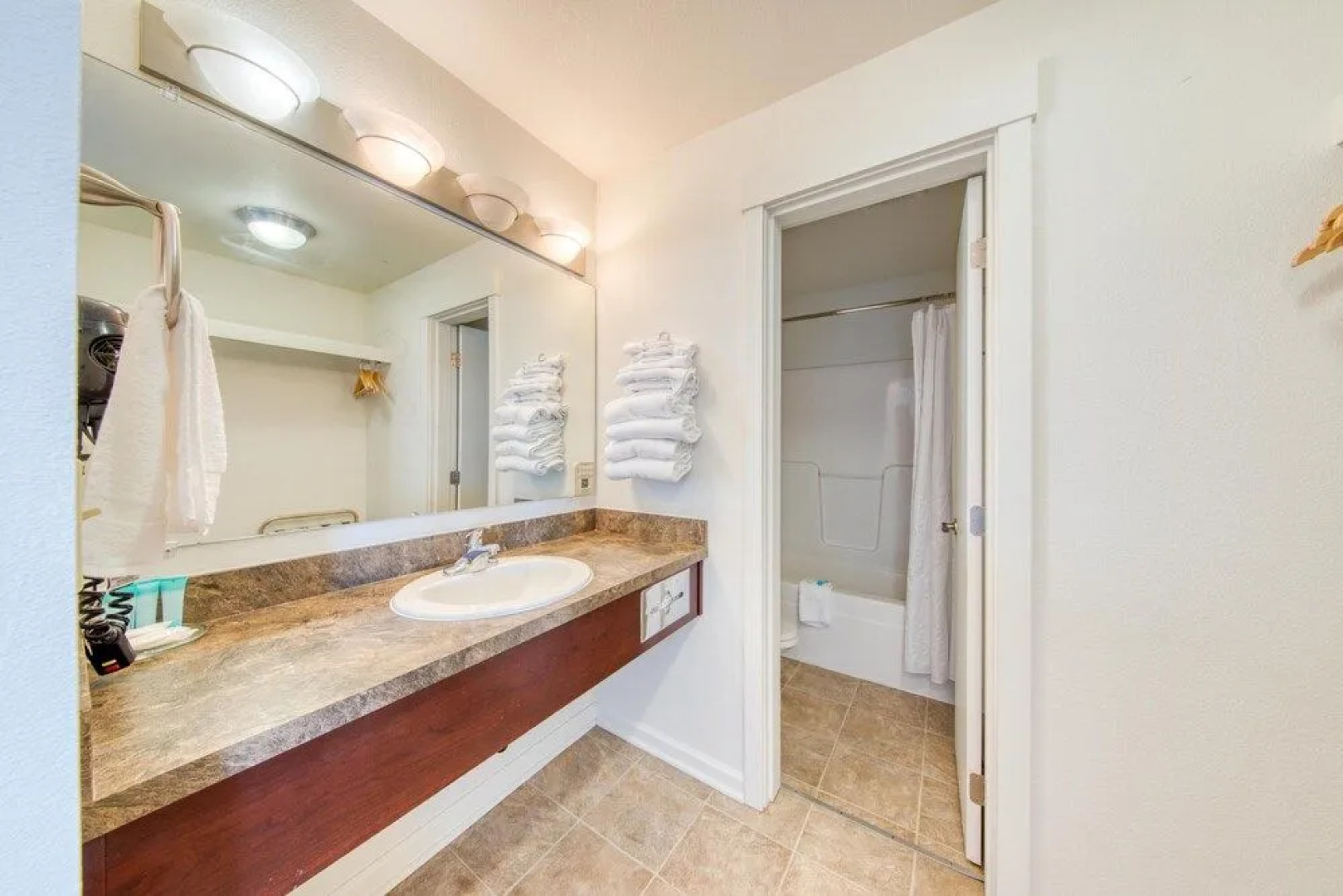 Seahorse Oceanfront Lodge