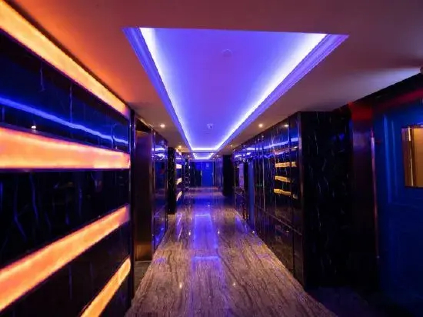 ELong Xicheng International Hotel (Chengmai Qianqiu Square)